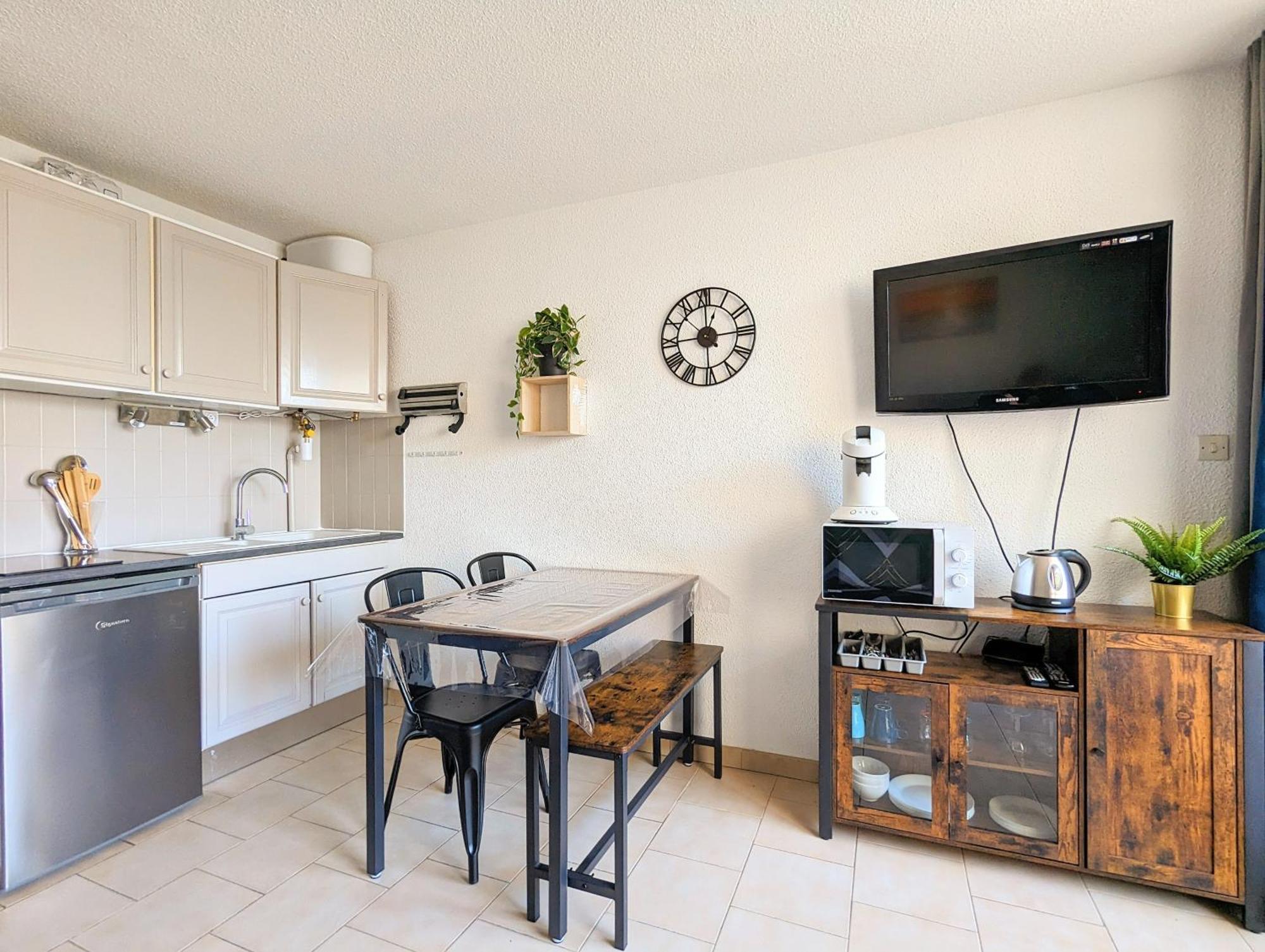 Appartement Au Calme + Parking Agde Bagian luar foto