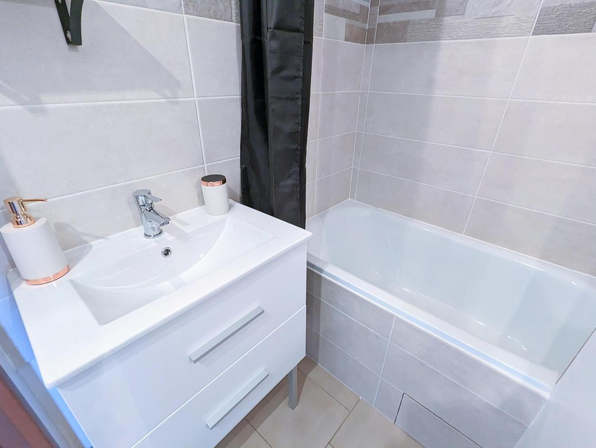 Appartement Au Calme + Parking Agde Bagian luar foto