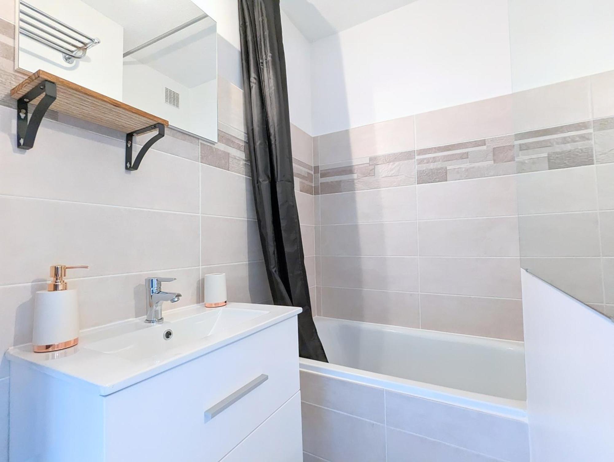 Appartement Au Calme + Parking Agde Bagian luar foto