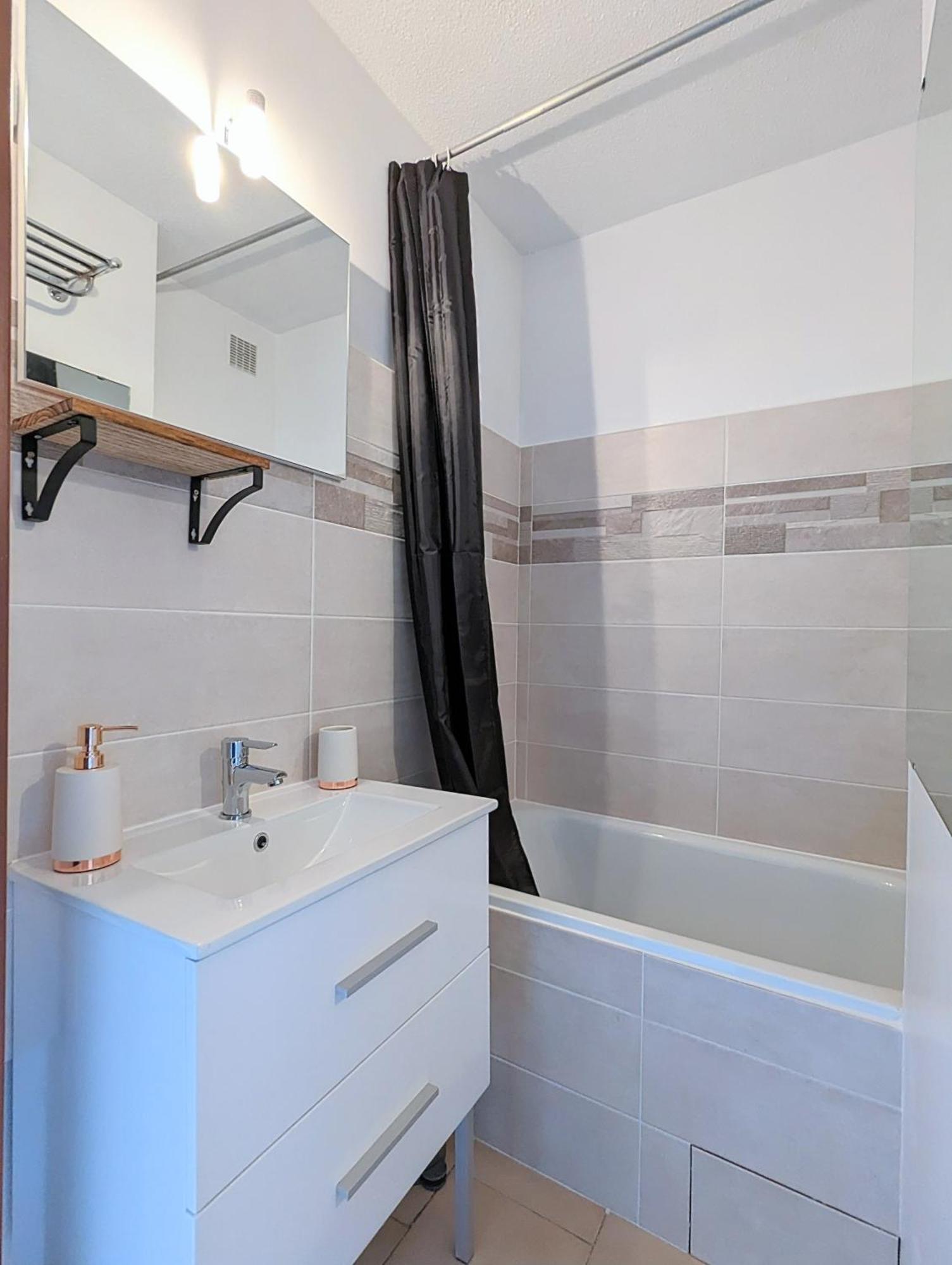Appartement Au Calme + Parking Agde Bagian luar foto